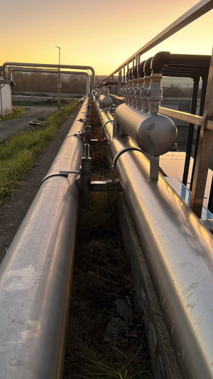 Custom-made stainless steel piping components