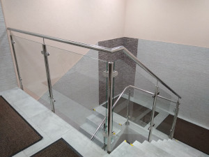 Stainless steel railing – glass infill, side-mounted