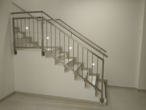 Stainless steel railing – vertical infill, side-mounted
